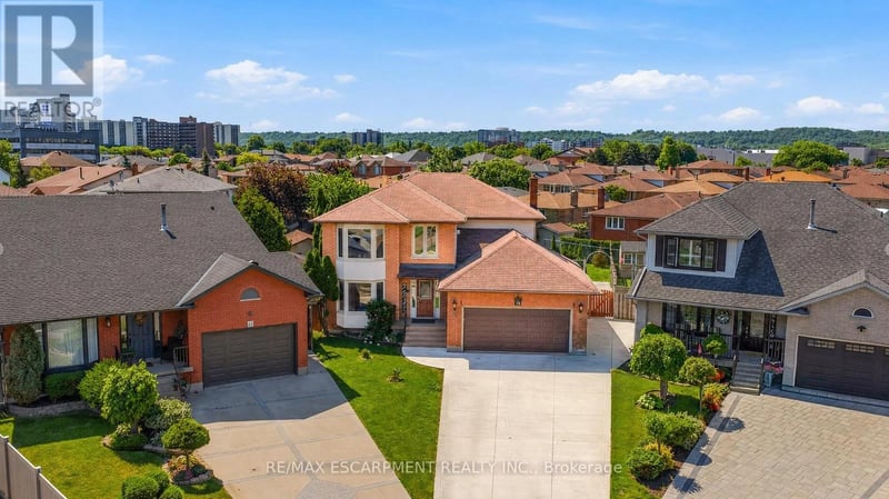 15 Talia Court, Hamilton (Kentley), Ontario, L6E4X8, Hamilton (Kentley), Ontario — photo 1 of 5