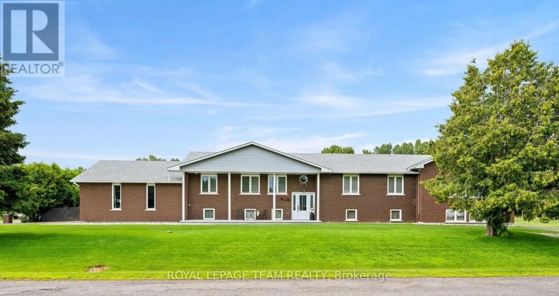 7019 Cosgrove Avenue, Ottawa, Ontario, K4P1A6, Ottawa, Ontario — photo 1 of 5