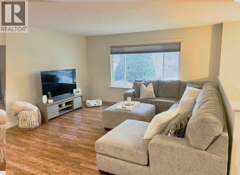 1718 Grandview Avenue, Lumby, British Columbia, V0E2G0, Lumby, British Columbia — photo 1 of 5