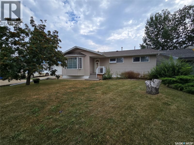 311 Eisenhower STREET, Midale, Saskatchewan, S4H1S0, Midale, Saskatchewan — photo 1 of 5