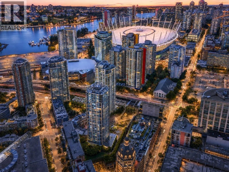 #602 183 KEEFER Place, Vancouver, British Columbia, V6B6B9, Vancouver, British Columbia — photo 1 of 5
