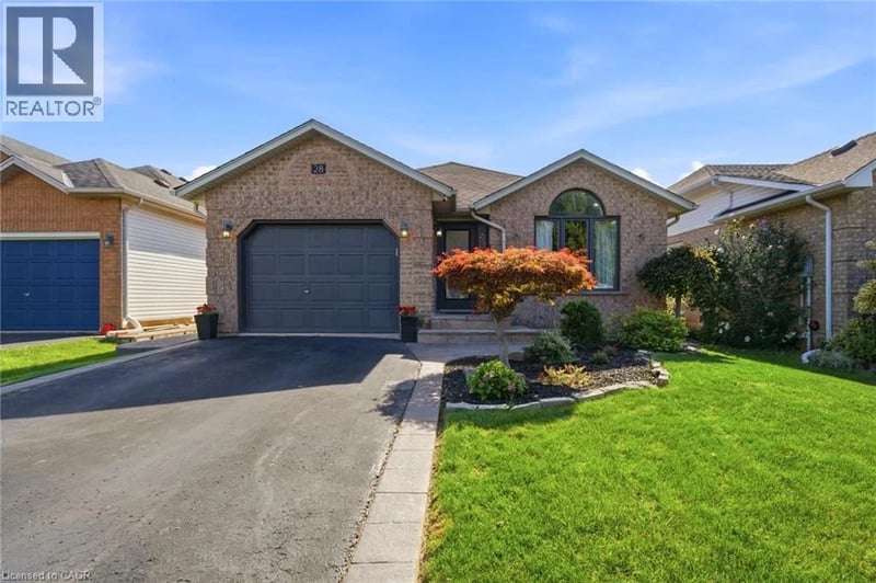 28 COLONIAL Crescent, Grimsby, Ontario, L3M5H3, Grimsby, Ontario — photo 1 of 5