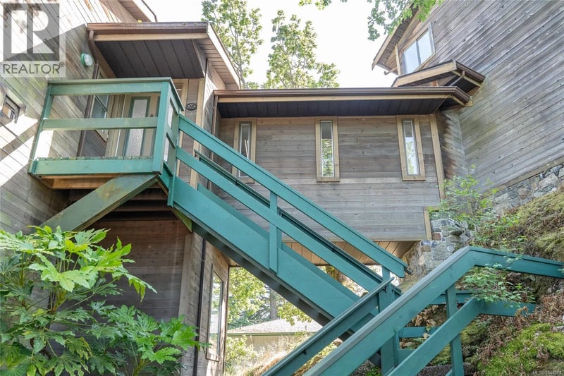 3574 McInnis Rise, Saanich, British Columbia, V8P5M7, Saanich, British Columbia — photo 1 of 5