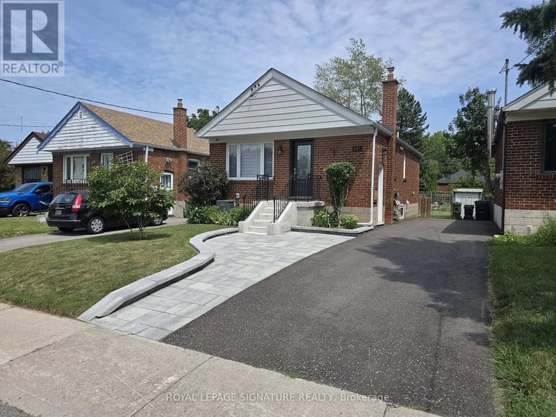#Upper 141 Phillip Avenue, Toronto (Birchcliffe-Cliffside), Ontario, M1N3R6, Toronto (Birchcliffe-Cliffside), Ontario — photo 1 of 5