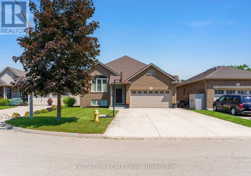 10 Sapphire Court, St. Catharines (Lakeshore), Ontario, L2M0A4, St. Catharines (Lakeshore), Ontario — photo 1 of 5