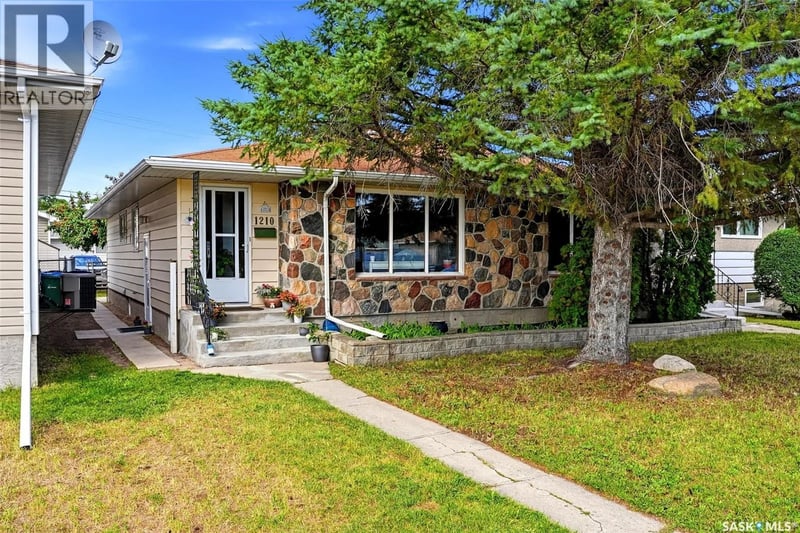 1210-1212 Dewdney AVENUE E, Regina, Saskatchewan, S4N0E3, Regina, Saskatchewan — photo 1 of 5