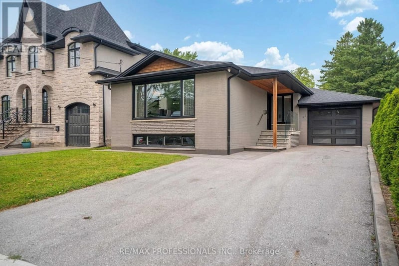 77 Cronin Drive, Toronto (Islington-City Centre West), Ontario, M9B4V3, Toronto (Islington-City Centre West), Ontario — photo 1 of 5