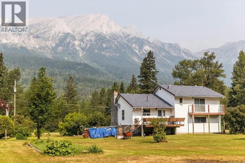 9878 Victoria Street, Fernie, British Columbia, V0B1M5, Fernie, British Columbia — photo 1 of 5