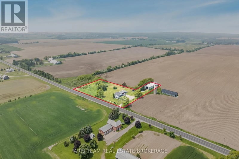 160 Lafontaine Road West, Tiny, Ontario, L9M0H1, Tiny, Ontario — photo 1 of 5