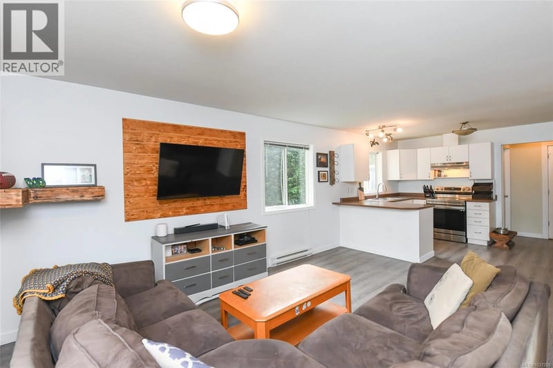 2238 Tamarack Drive, Courtenay, British Columbia, V9N9C1, Courtenay, British Columbia — photo 1 of 5