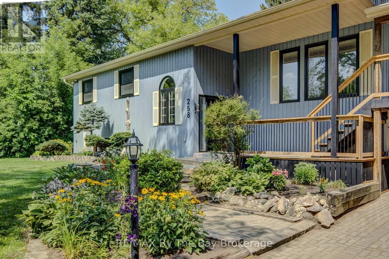 258 Sunnidale Street, Clearview (Stayner), Ontario, L0M1S0, Clearview (Stayner), Ontario — photo 1 of 5