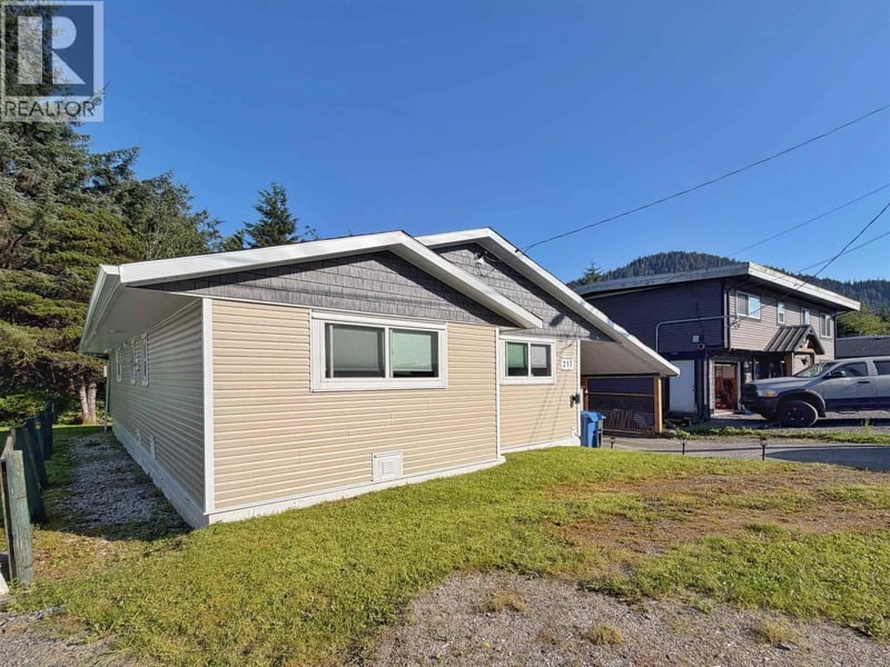 217 CRESTVIEW Drive, Prince Rupert, British Columbia, V8J2Z6, Prince Rupert, British Columbia — photo 1 of 5