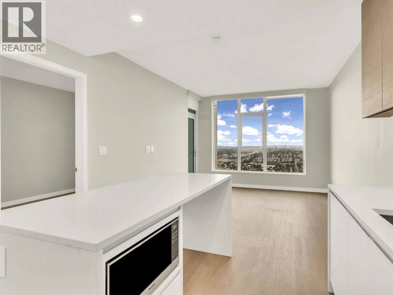 #4709 2186 GILMORE Avenue, Burnaby, British Columbia, V5C0N7, Burnaby, British Columbia — photo 1 of 5