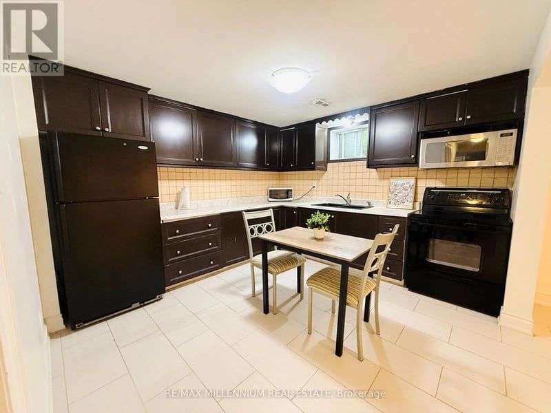 #BSMT 23 Monclova Road, Toronto (Downsview-Roding-CFB), Ontario, M3M1N6, Toronto (Downsview-Roding-CFB), Ontario — photo 1 of 5