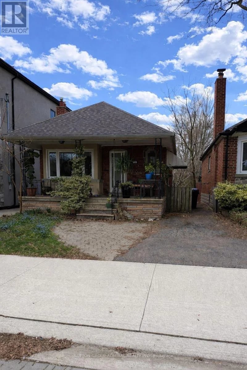 368 Winnett Avenue, Toronto (Oakwood Village), Ontario, M6C3M1, Toronto (Oakwood Village), Ontario — photo 1 of 5