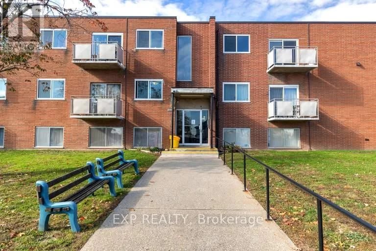 #3 3815 Portage Road, Niagara Falls (Stamford), Ontario, L2J2L1, Niagara Falls (Stamford), Ontario — photo 1 of 5