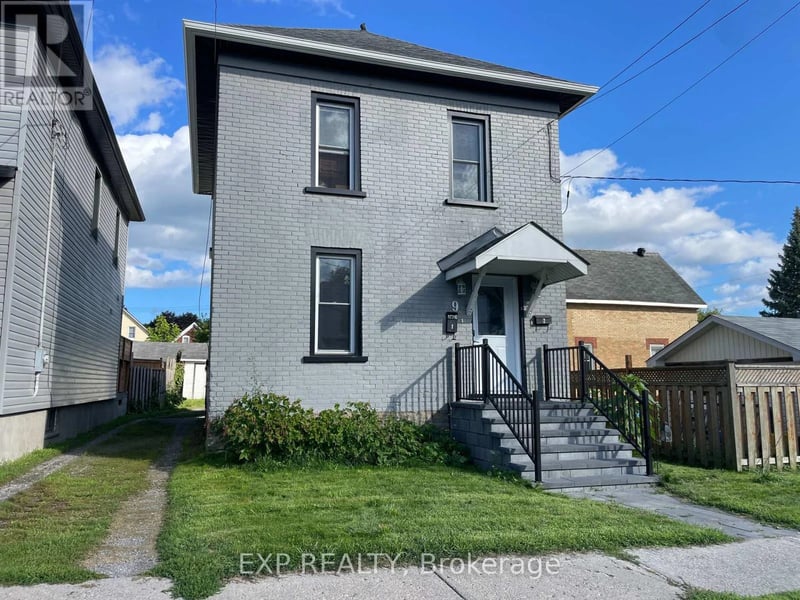 9 Kent Street, Smiths Falls, Ontario, K7A1B5, Smiths Falls, Ontario — photo 1 of 5
