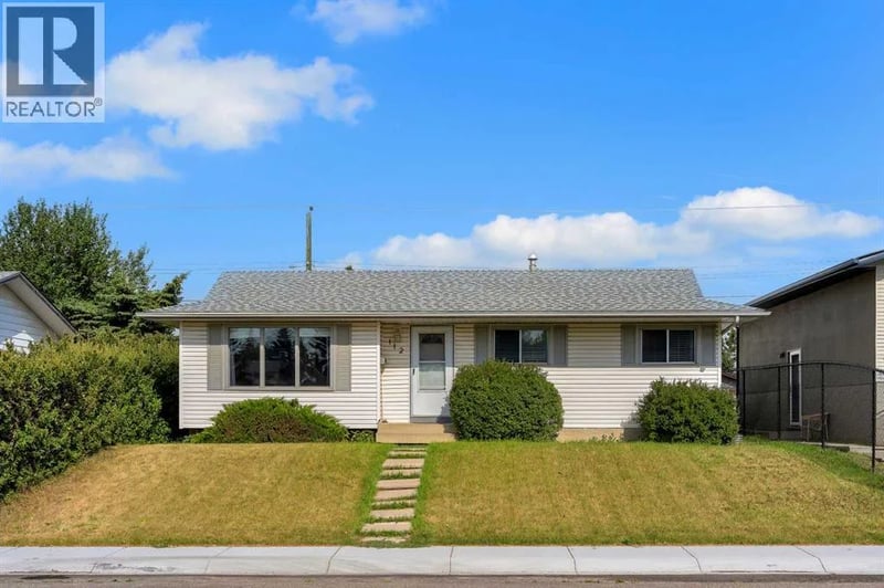 112 Penmeadows Close Southeast, Calgary, Alberta, T2A3S2, Calgary, Alberta — photo 1 of 5