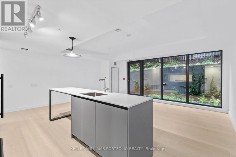 #TH09 1720 Bayview Avenue, Toronto (Mount Pleasant East), Ontario, M4G3C4, Toronto (Mount Pleasant East), Ontario — photo 1 of 5