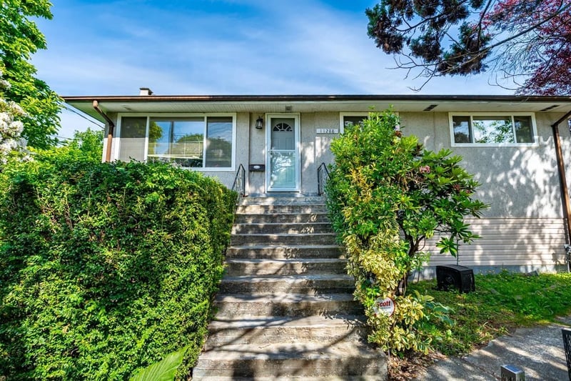11288 135 Street, Surrey, British Columbia, V3R2Z7, Surrey, British Columbia — photo 1 of 5
