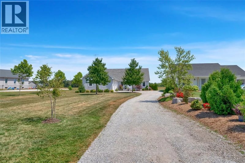 3894 ST CLAIR Parkway, Port Lambton, Ontario, N0P2B0, Port Lambton, Ontario — photo 1 of 5