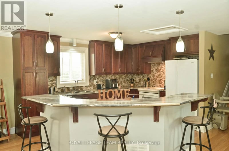 12078 Lakeshore Drive East, South Dundas, Ontario, K0C1X0, South Dundas, Ontario — photo 1 of 5