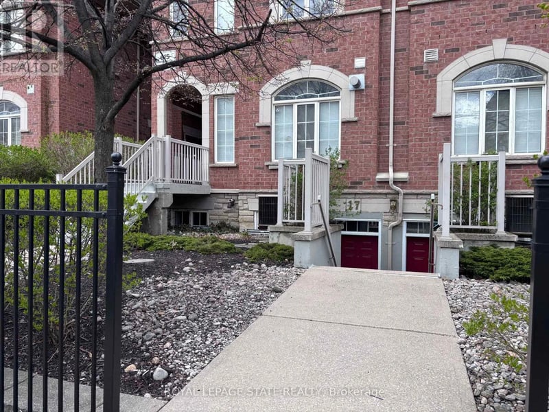 #17 615 Shoreline Drive, Mississauga (Cooksville), Ontario, L5B4K4, Mississauga (Cooksville), Ontario — photo 1 of 5