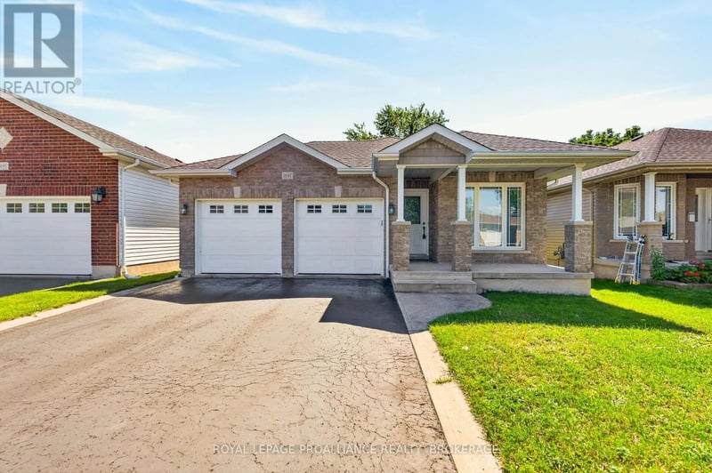 1097 Crossfield Avenue, Kingston (City Northwest), Ontario, K7P0G7, Kingston (City Northwest), Ontario — photo 1 of 5