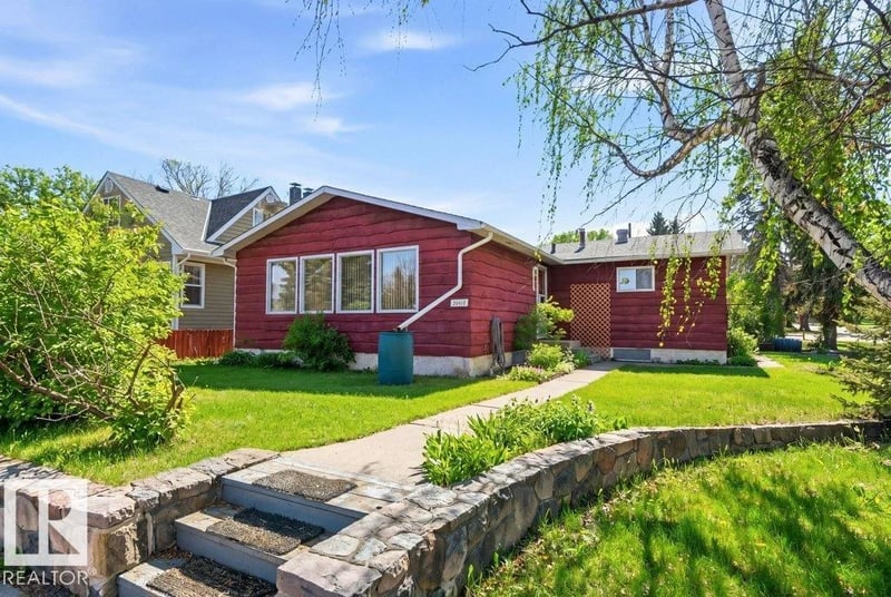 10459 66 AV NW, Edmonton, Alberta, T6H1X2, Edmonton, Alberta — photo 1 of 5