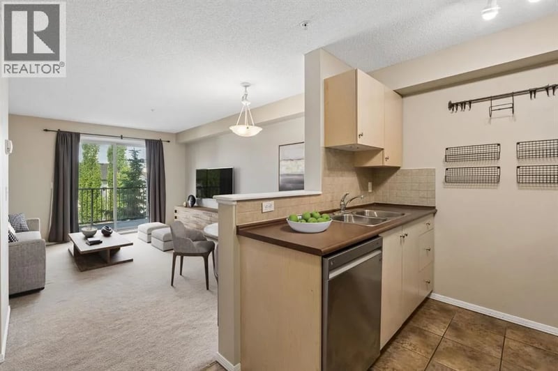 8 Bridlecrest Drive Southwest, Calgary, Alberta, T2Y0H6, Calgary, Alberta — photo 1 of 5