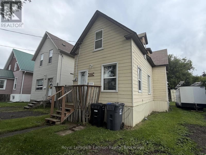216 McIntyre Street, Thunder Bay (Court / Cumberland), Ontario, P7A3B2, Thunder Bay (Court / Cumberland), Ontario — photo 1 of 5
