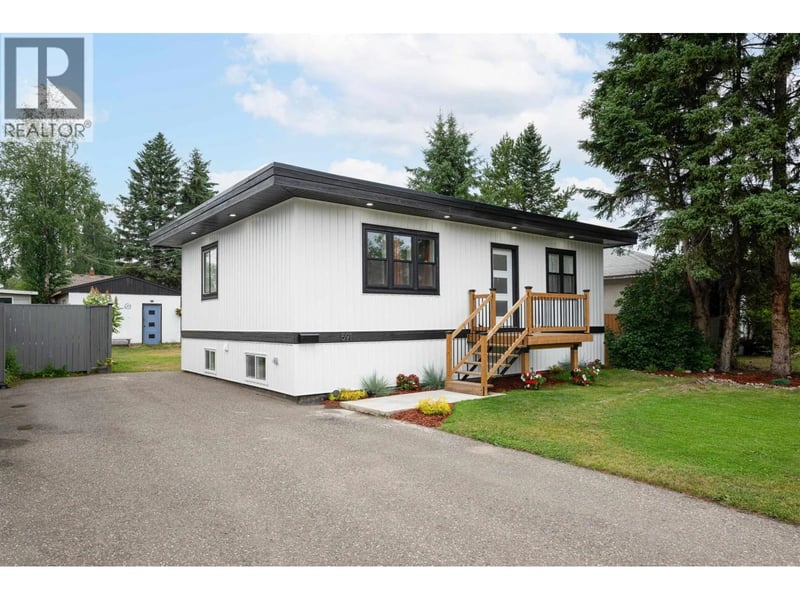 591 DOUGLAS Street, Prince George, British Columbia, V2M2M5, Prince George, British Columbia — photo 1 of 5