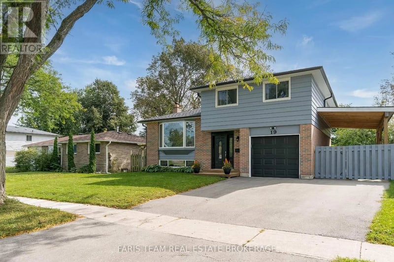 19 Colleen Avenue, Barrie (Grove East), Ontario, L4M2M9, Barrie (Grove East), Ontario — photo 1 of 5