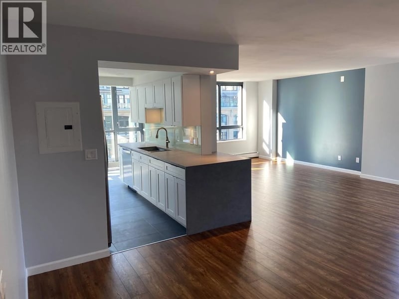 #701 289 DRAKE Street, Vancouver, British Columbia, V6B5Z6, Vancouver, British Columbia — photo 1 of 5