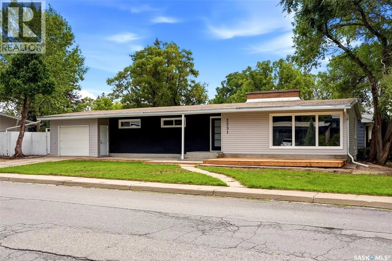 2251 Jubilee AVENUE, Regina, Saskatchewan, S4S3V3, Regina, Saskatchewan — photo 1 of 5
