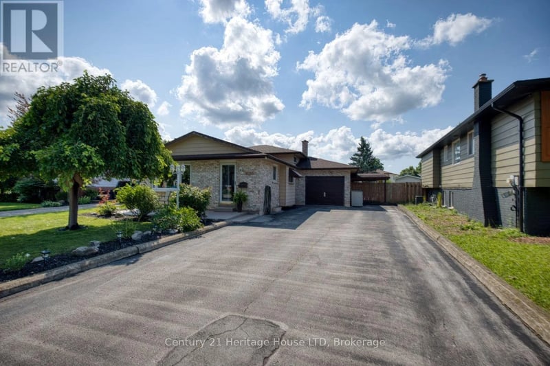 8086 Paddock Trail Drive, Niagara Falls (Ascot), Ontario, L2H1X3, Niagara Falls (Ascot), Ontario — photo 1 of 5
