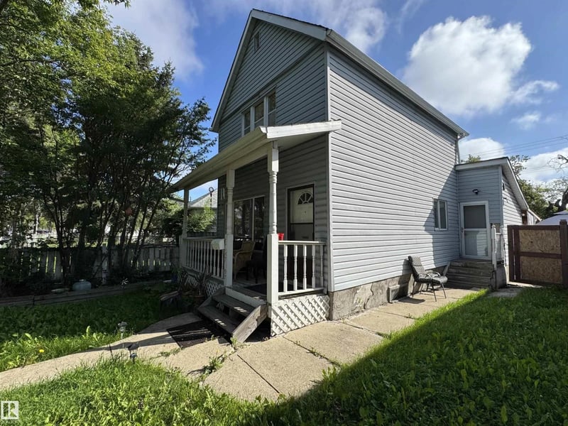 11147 97 ST NW, Edmonton, Alberta, T5G1W9, Edmonton, Alberta — photo 1 of 5