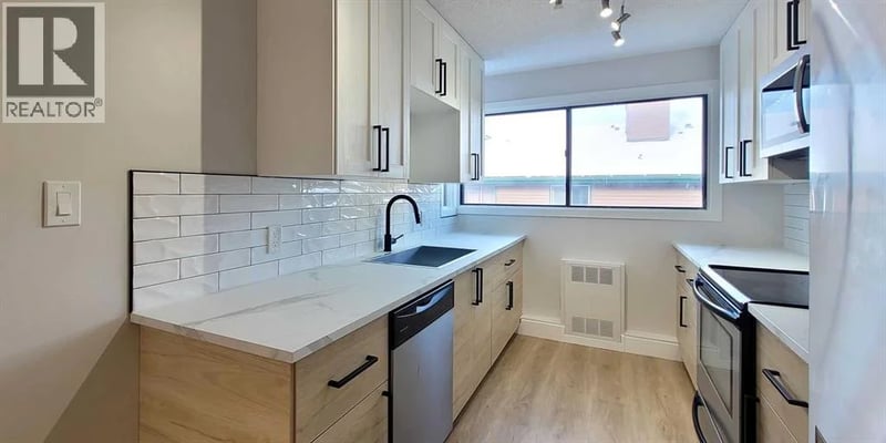 2400 15 Street Southwest, Calgary, Alberta, T2T5S3, Calgary, Alberta — photo 1 of 5