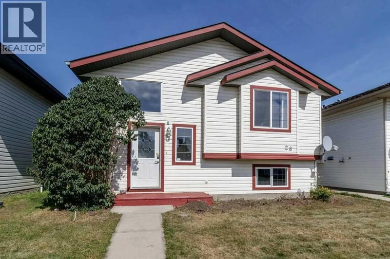 28 Hunter Road, Sylvan Lake, Alberta, T4S2L6, Sylvan Lake, Alberta — photo 1 of 5