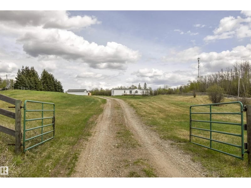 40, 2320 Twp Rd 540, Rural Lac Ste. Anne County, Alberta, T0E1V0, Rural Lac Ste. Anne County, Alberta — photo 1 of 5