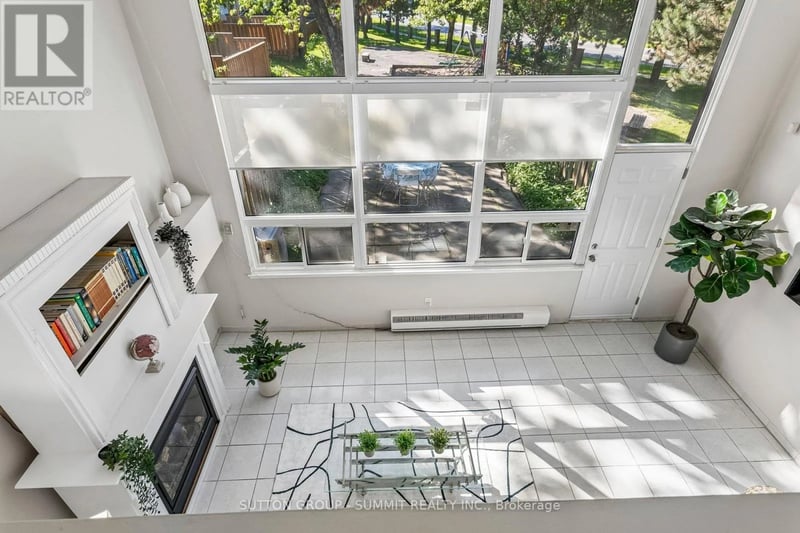 #211 180 MISSISSAUGA VALLEY Boulevard, Mississauga (Mississauga Valleys), Ontario, L5A3M2, Mississauga (Mississauga Valleys), Ontario — photo 1 of 5
