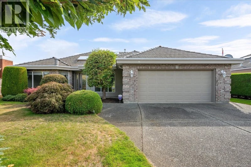 801 Devon Place, Qualicum Beach, British Columbia, V9K2P2, Qualicum Beach, British Columbia — photo 1 of 5
