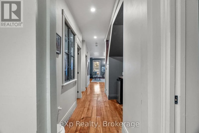 #5 94 Wellington Street, Stratford, Ontario, N5A2L2, Stratford, Ontario — photo 1 of 5