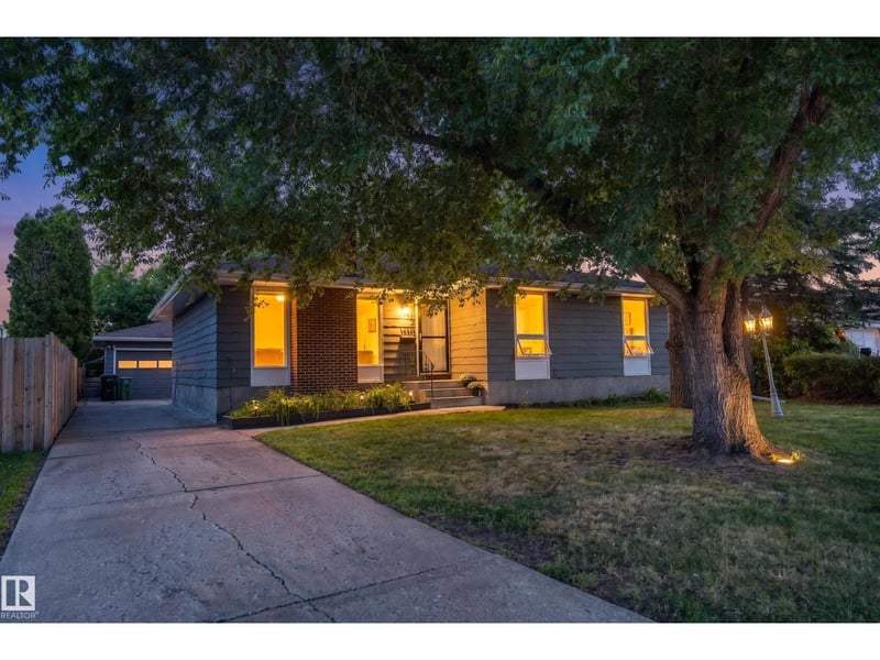 10415 39A AV NW, Edmonton, Alberta, T6J2J5, Edmonton, Alberta — photo 1 of 5