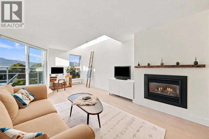 2240 YORK Avenue, Vancouver, British Columbia, V6K1C6, Vancouver, British Columbia — photo 1 of 5