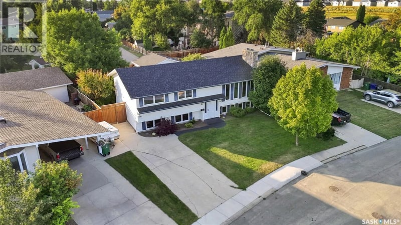 541 Guelph CRESCENT, Saskatoon, Saskatchewan, S7H4R3, Saskatoon, Saskatchewan — photo 1 of 5
