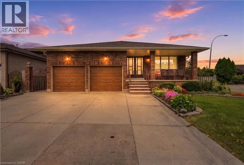 7 VINEHILL Drive, Stoney Creek, Ontario, L8G4Z1, Stoney Creek, Ontario — photo 1 of 5