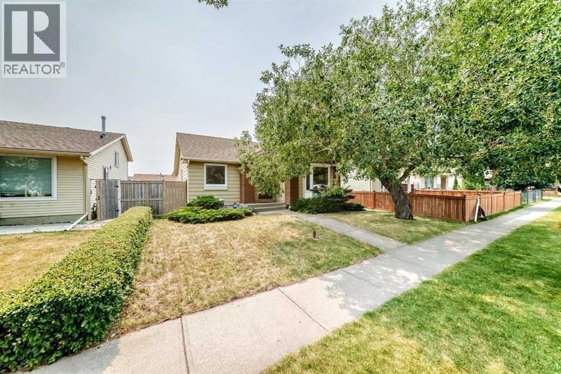 128 Erin Woods Drive Southeast, Calgary, Alberta, T2B2S1, Calgary, Alberta — photo 1 of 5