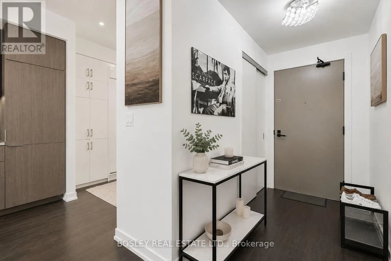 #209 223 St Clair Avenue, Toronto (Casa Loma), Ontario, M4V0A5, Toronto (Casa Loma), Ontario — photo 1 of 5