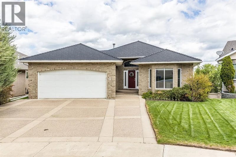 28 Chinook Place Southwest, Medicine Hat, Alberta, T1A8S1, Medicine Hat, Alberta — photo 1 of 5